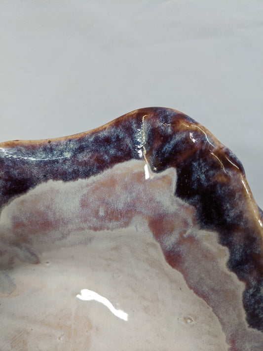 Håndlaget keramisk fat – bladform