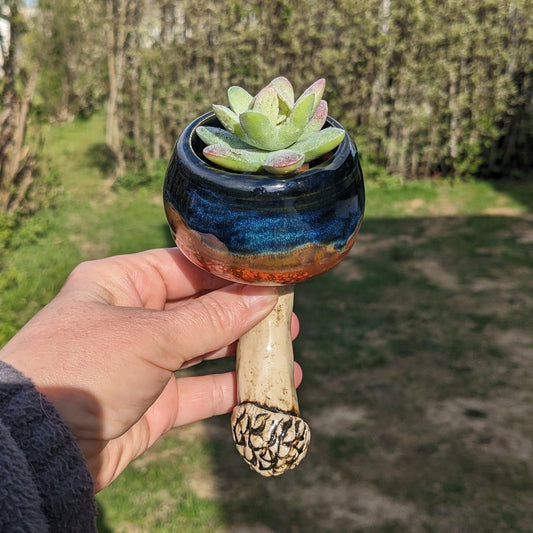 Håndlaget keramisk soppmagnet med mini planteholder– Mushroom magnet succulent holder