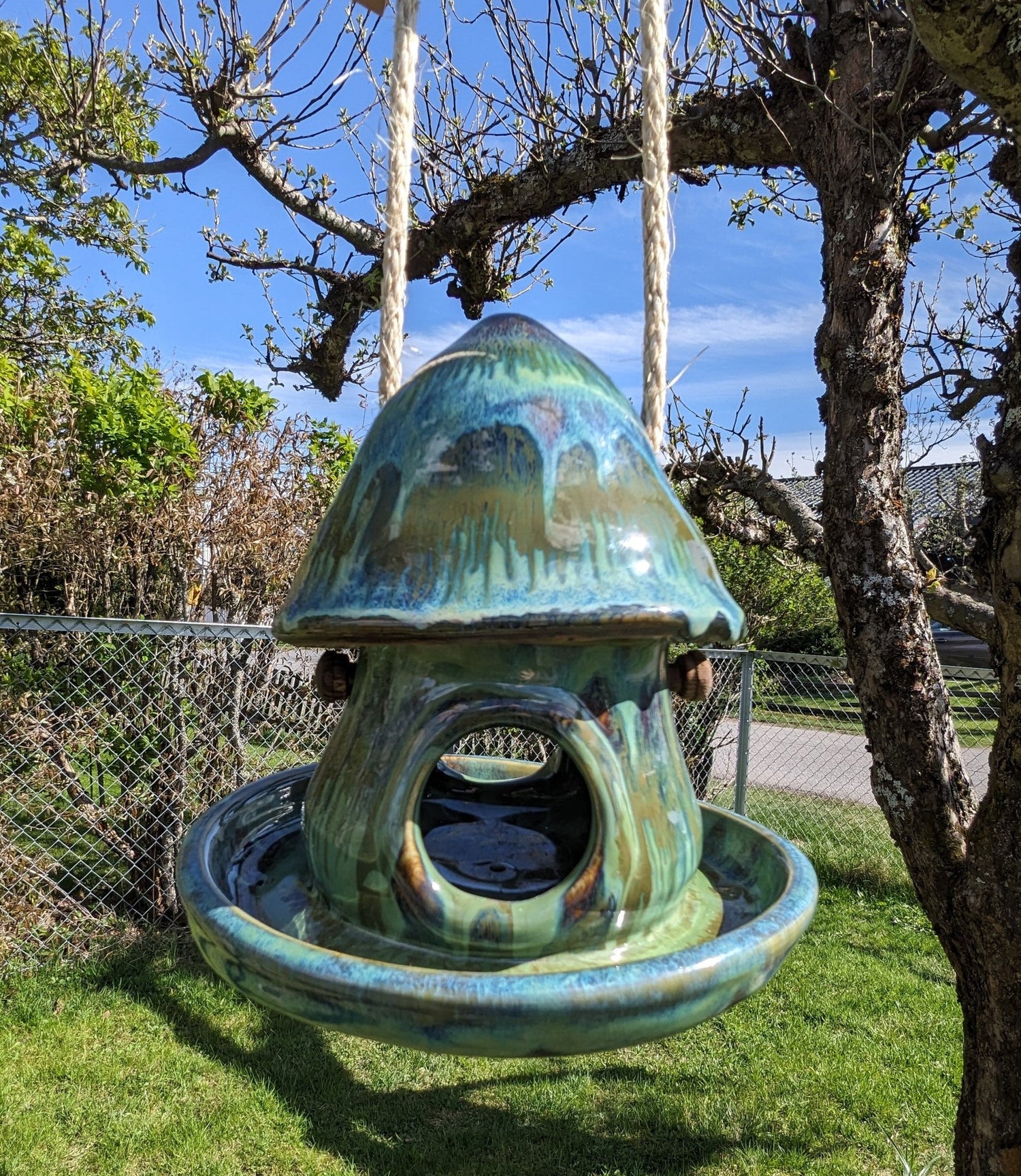Fuglematere i keramikk (Ceramic Bird Feeders)