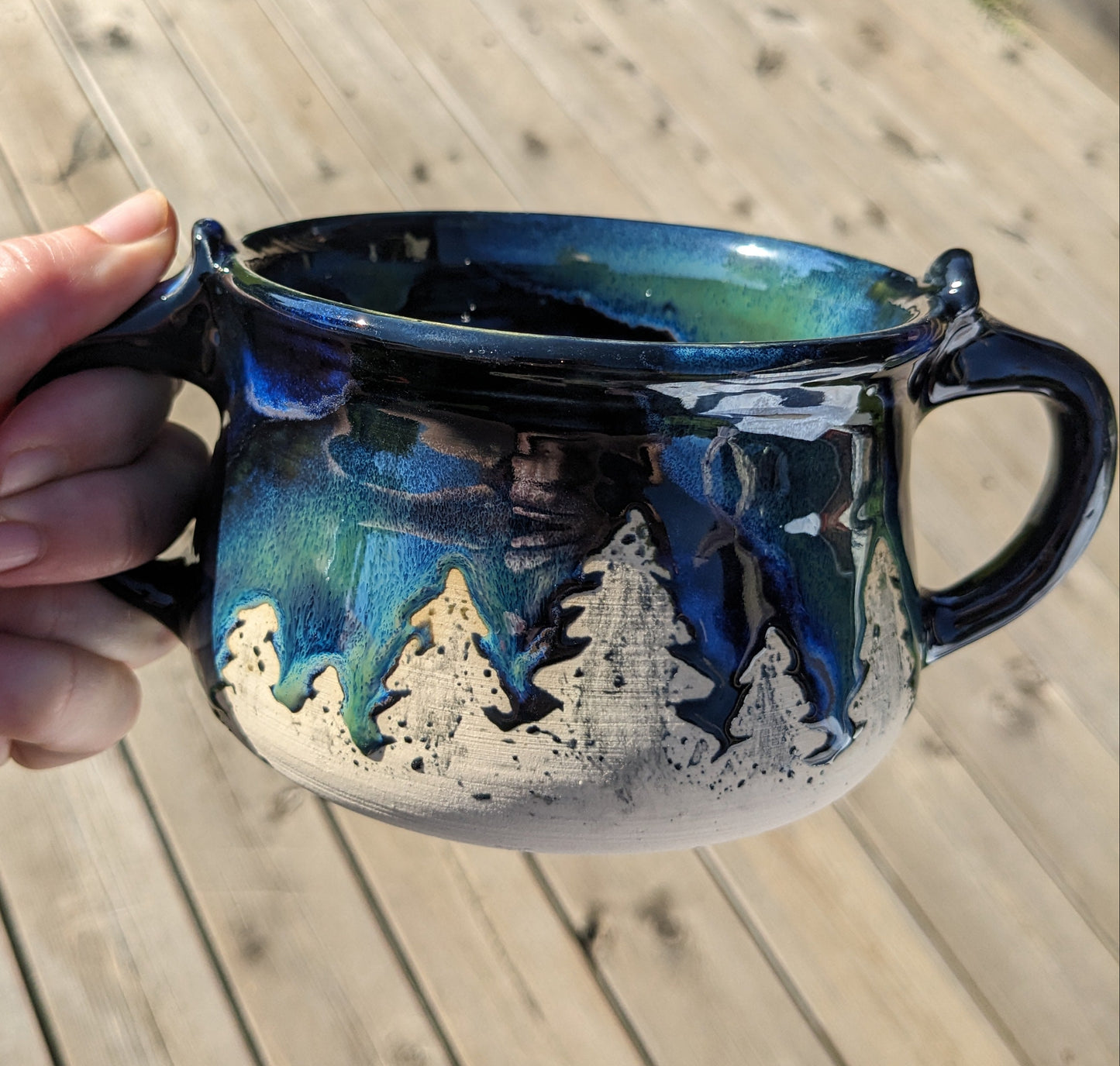 Nordlys Skål – Håndlaget Keramikk med Furutrær