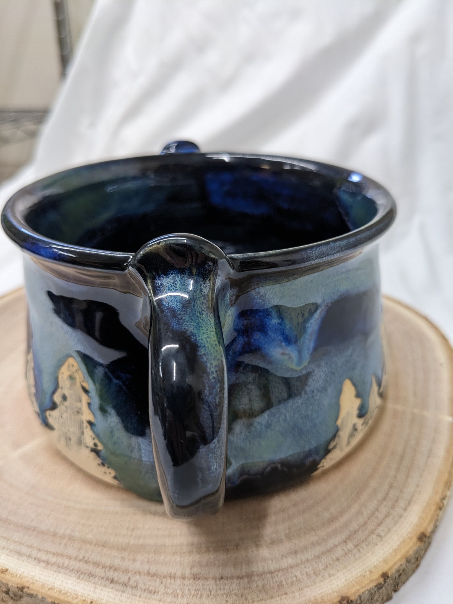 Nordlys Skål – Håndlaget Keramikk med Furutrær