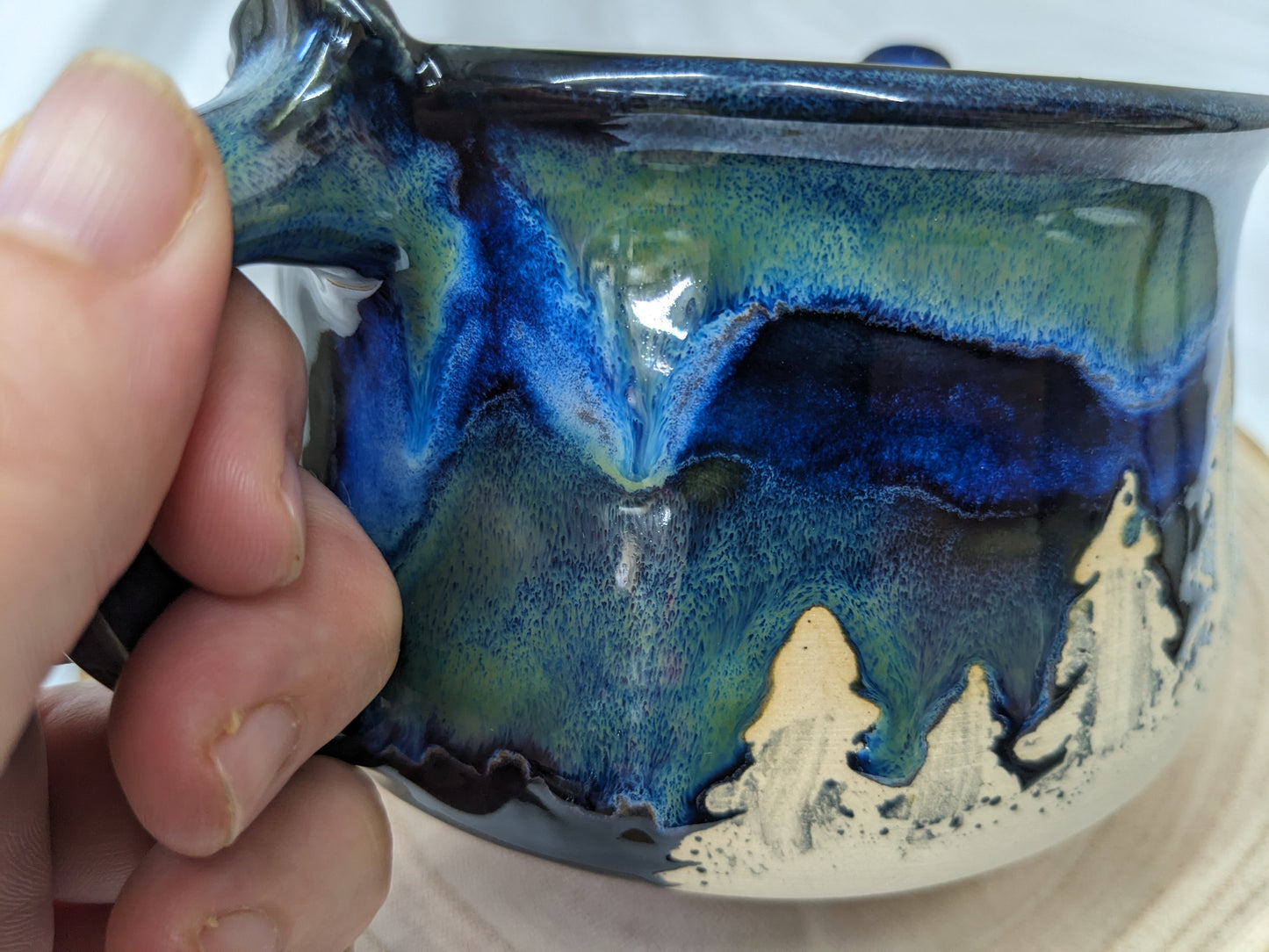 Nordlys Skål – Håndlaget Keramikk med Furutrær