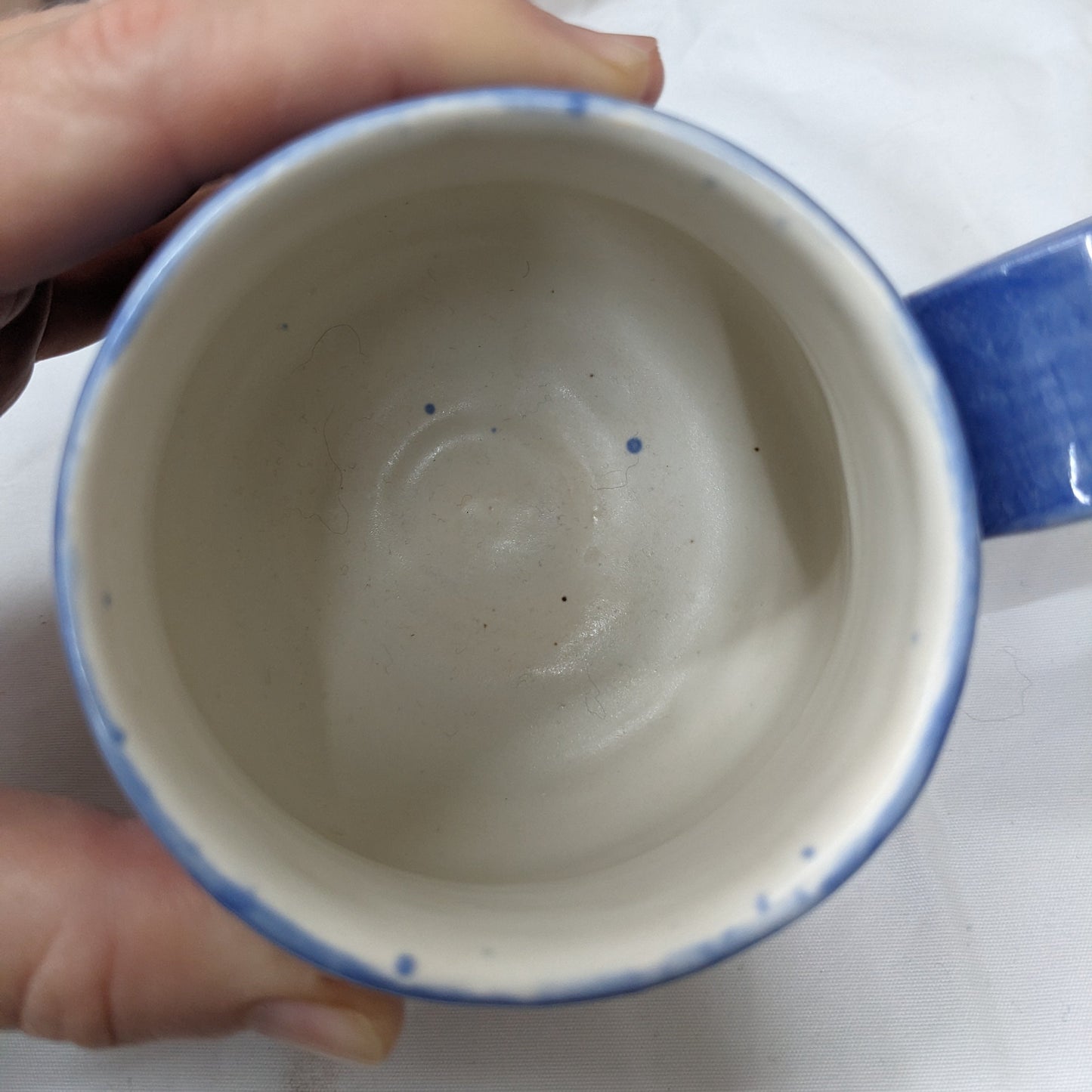 Håndlagde Julekrus med Gnomer – Norsk Keramikk