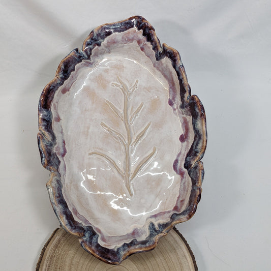 Håndlaget keramisk fat – bladform