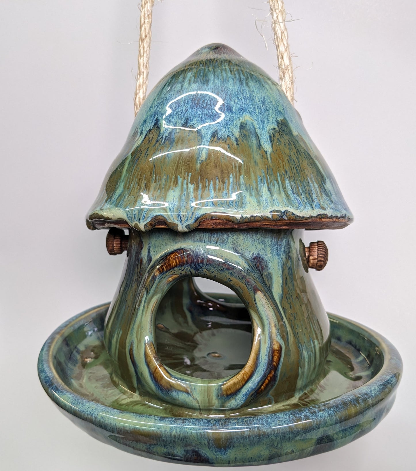 Håndlaget keramisk sopp-fuglemater – “Fjellelv” glasur | Mushroom Bird Feeder