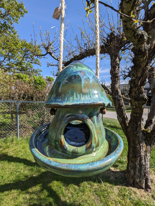Håndlaget sopp fuglemater – “Fjellelv” glasur (mushroom bird feeder)