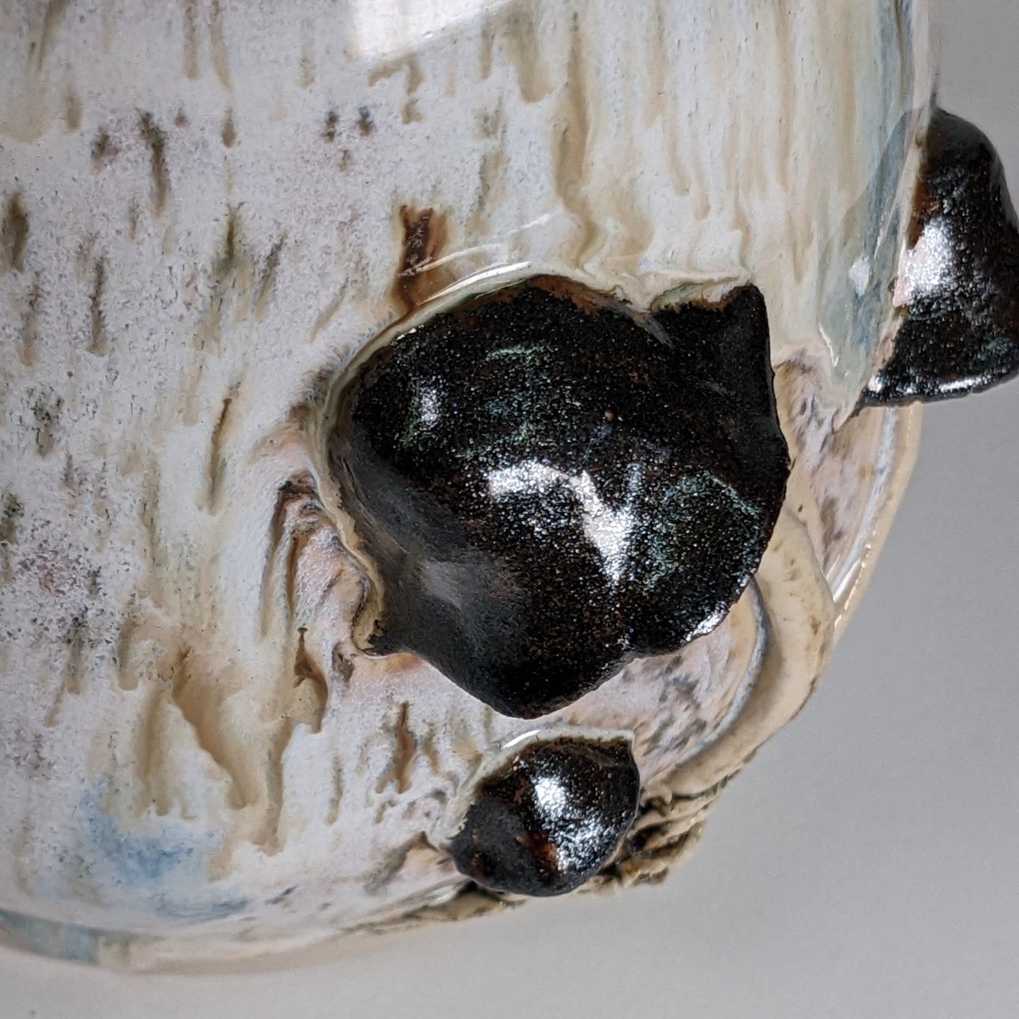 Skulpturell håndlaget keramisk vase med soppmotiv – Handmade Ceramic Mushroom Vase