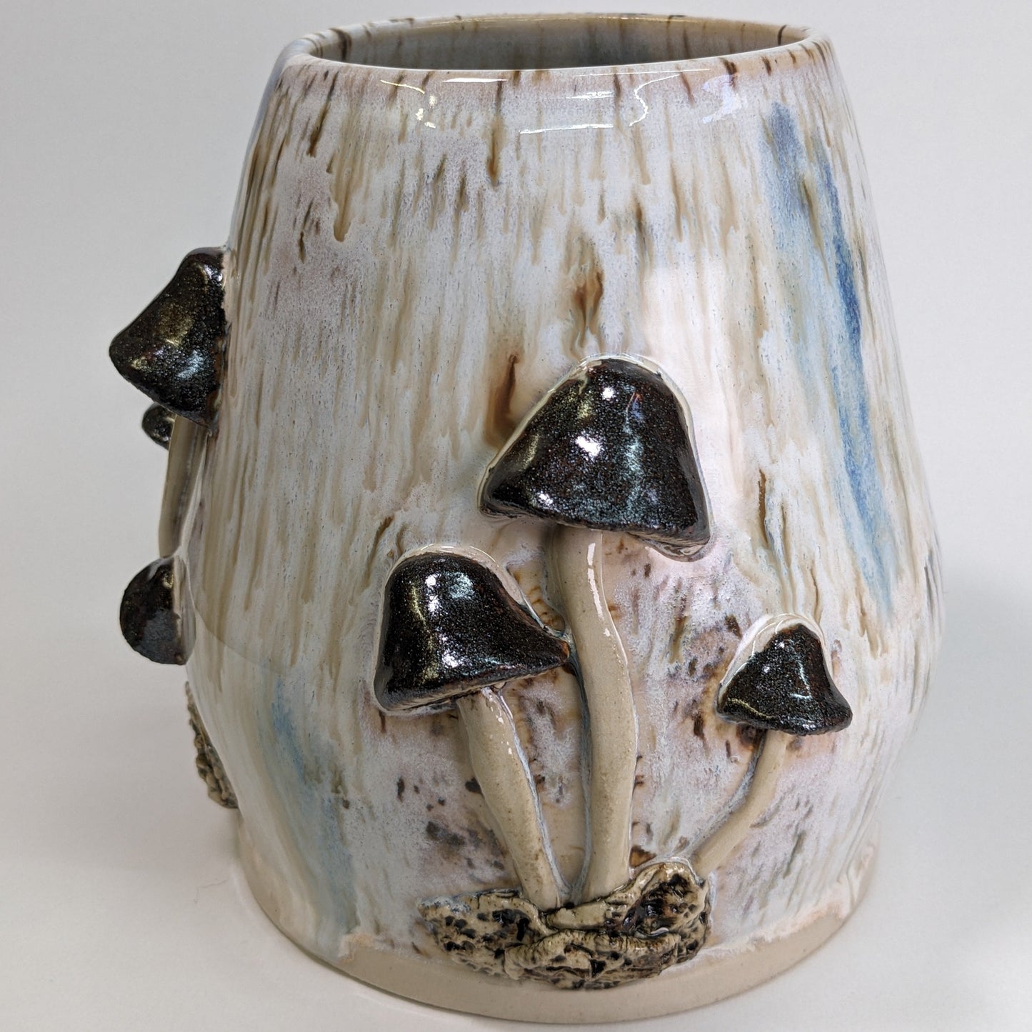 Skulpturell håndlaget keramisk vase med soppmotiv – Handmade Ceramic Mushroom Vase