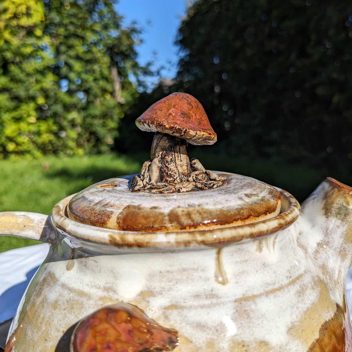 Håndlaget keramisk sopptekanne – Ancient Copper | Mushroom Teapot
