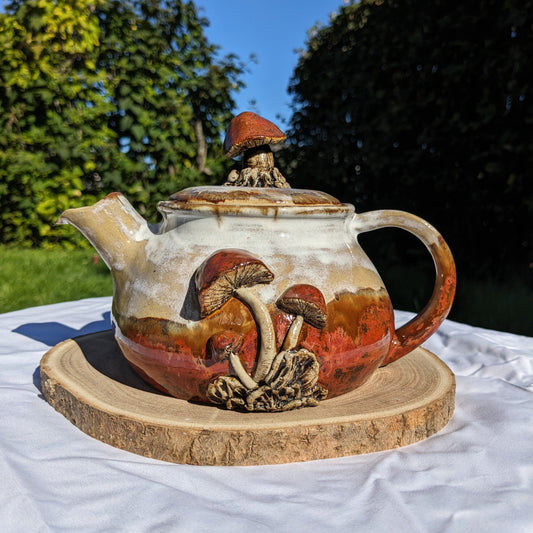 Håndlaget keramisk sopptekanne – Ancient Copper | Mushroom Teapot
