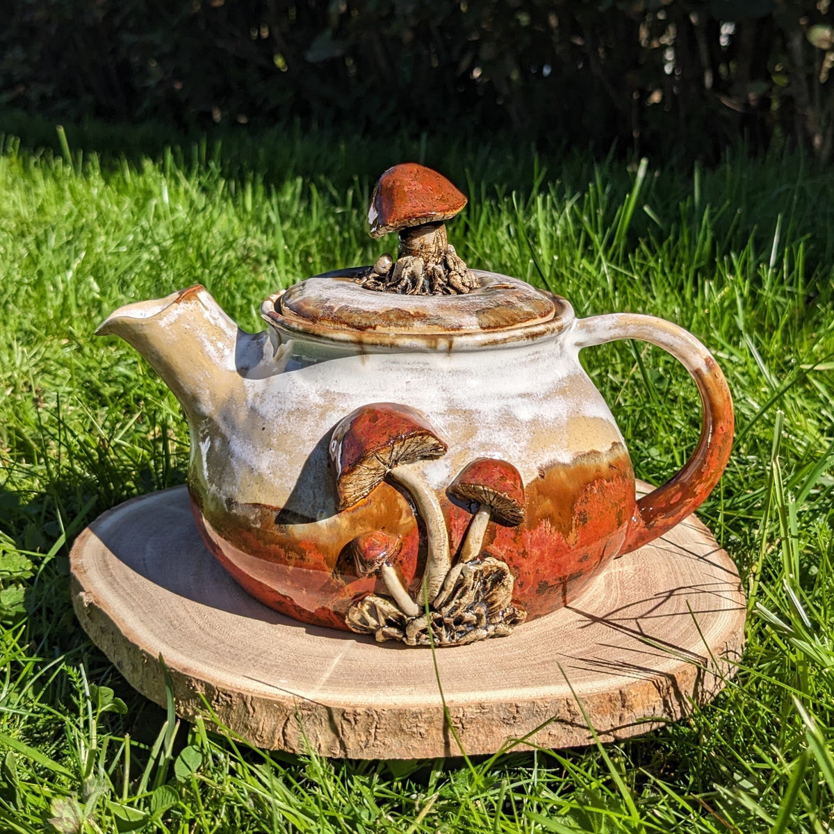 Håndlaget keramisk sopptekanne – Ancient Copper | Mushroom Teapot
