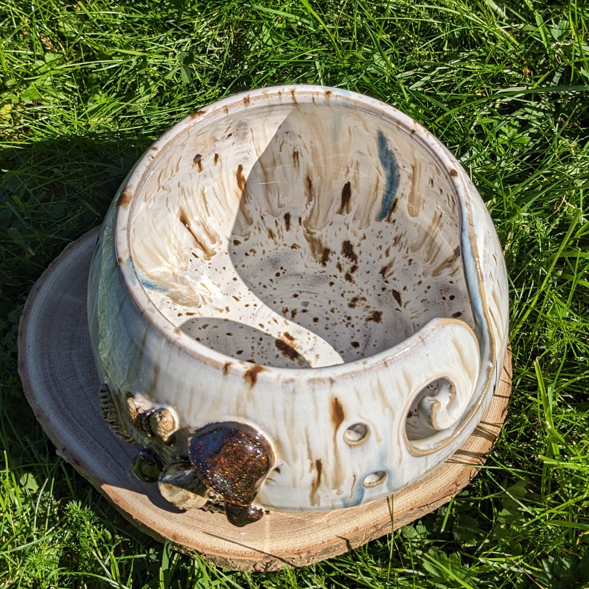 Håndlaget keramisk garnbolle med sopper – Mushroom Yarn Bowl