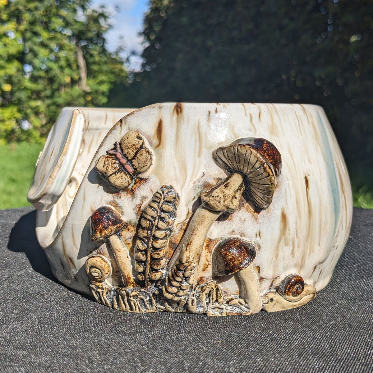 Håndlaget keramisk garnbolle med sopper – Mushroom Yarn Bowl