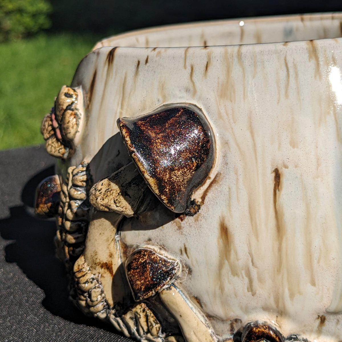 Håndlaget keramisk garnbolle med sopper – Mushroom Yarn Bowl