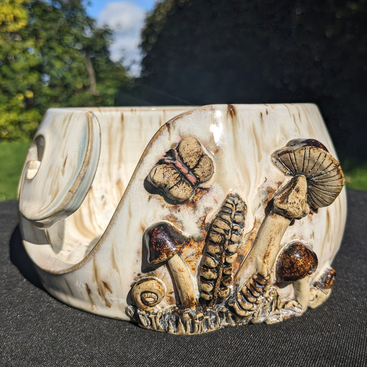 Håndlaget keramisk garnbolle med sopper – Mushroom Yarn Bowl