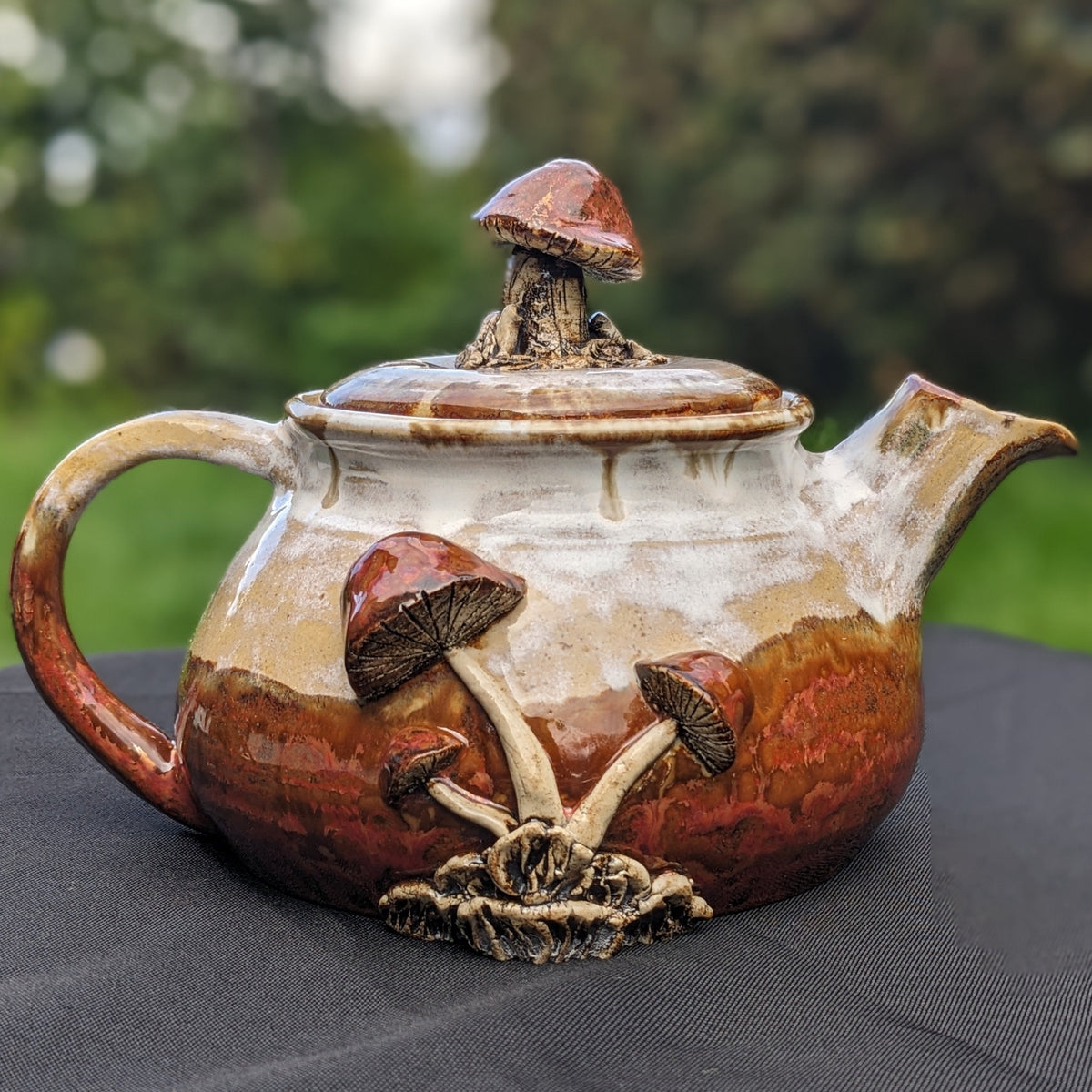Håndlaget keramisk sopptekanne – Ancient Copper | Mushroom Teapot