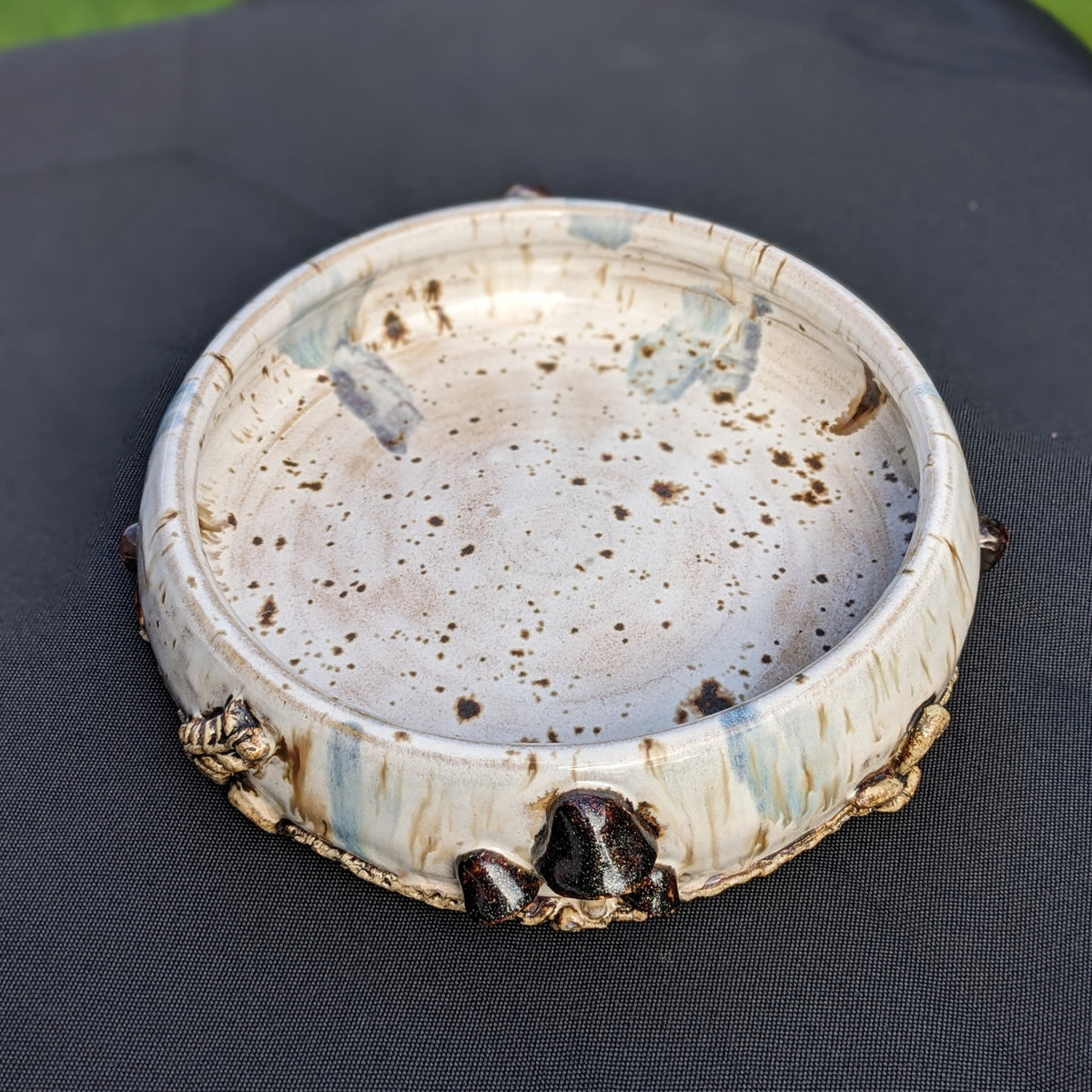 Forest Floor Bowl – håndlaget liten keramisk skål med sopper
