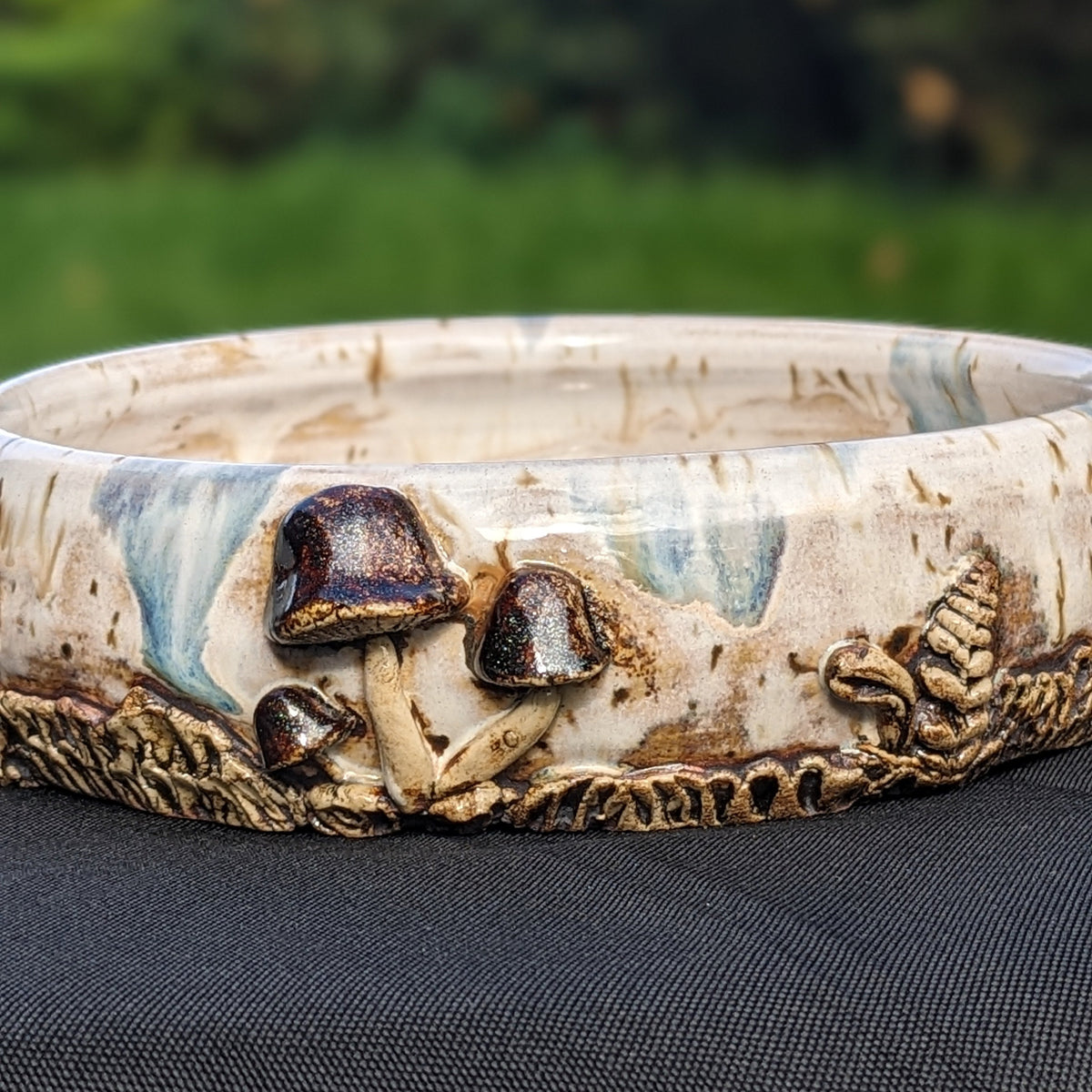 Forest Floor Bowl – håndlaget liten keramisk skål med sopper