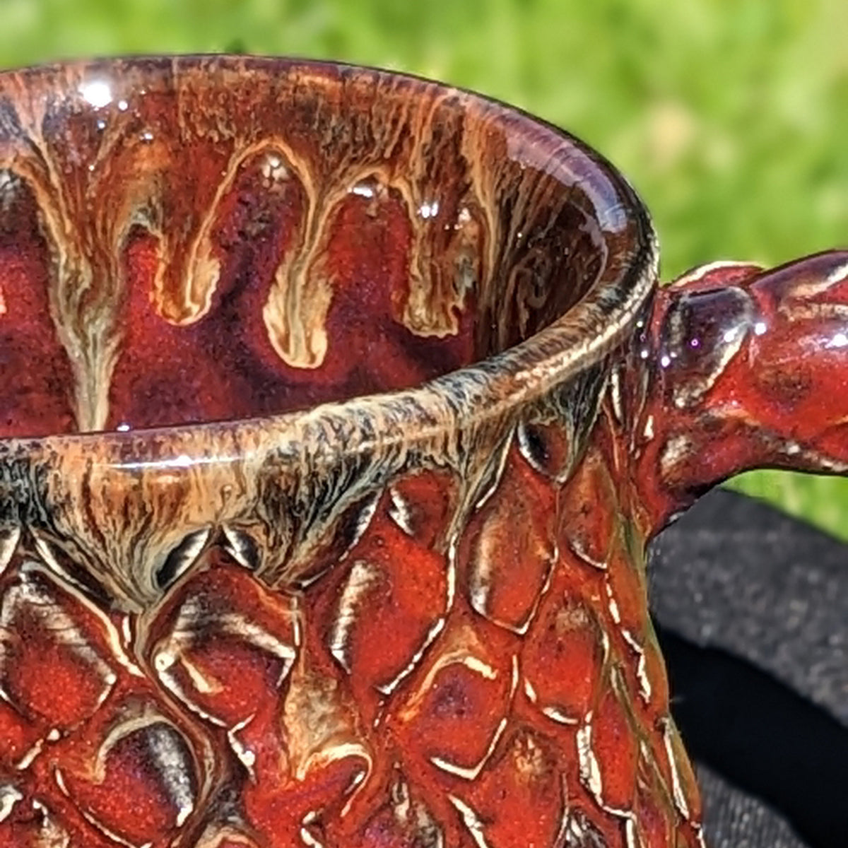 Fire Dragon – håndlaget keramisk krus med drageskjell