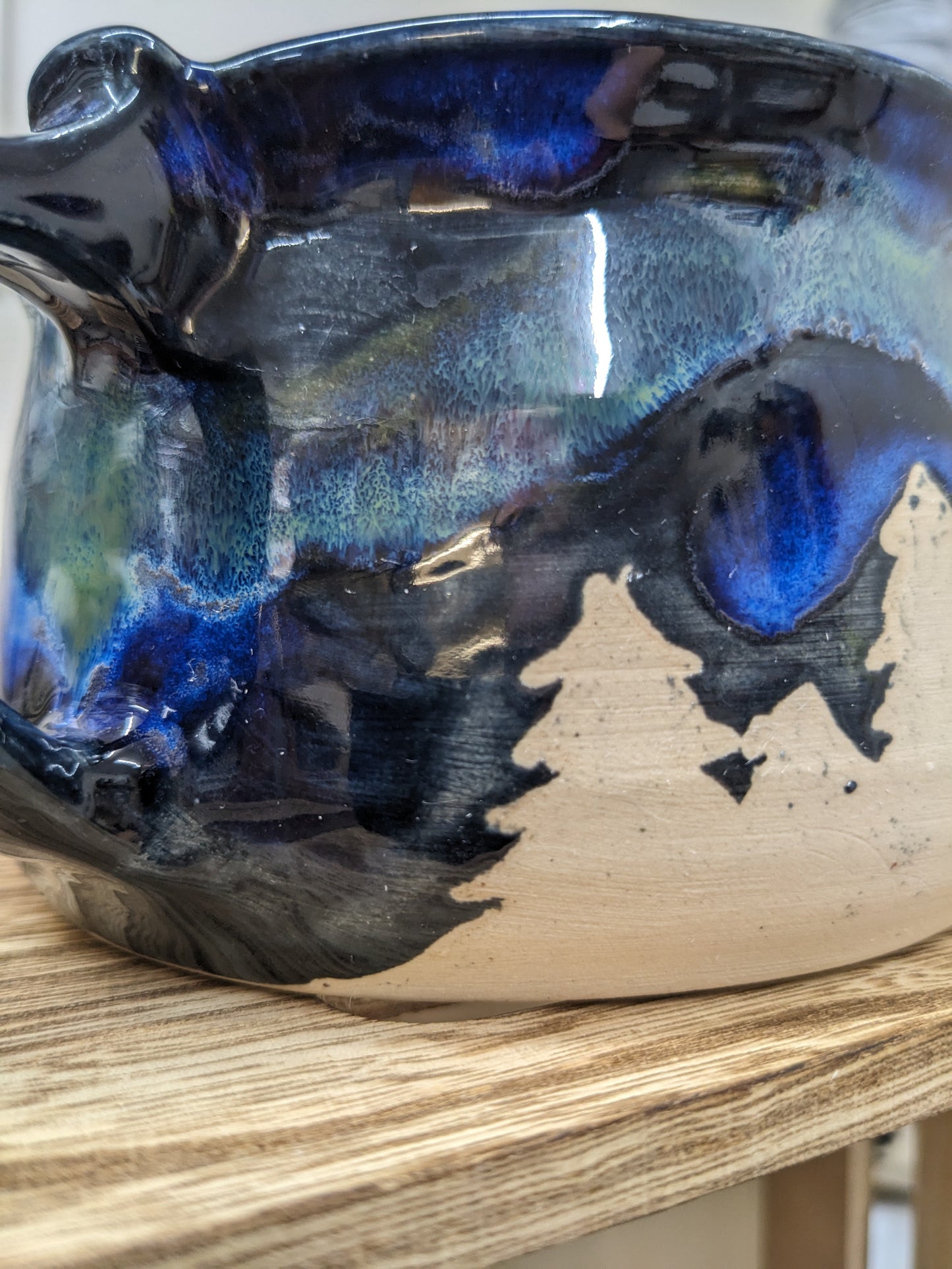 Nordlys Skål – Håndlaget Keramikk med Furutrær